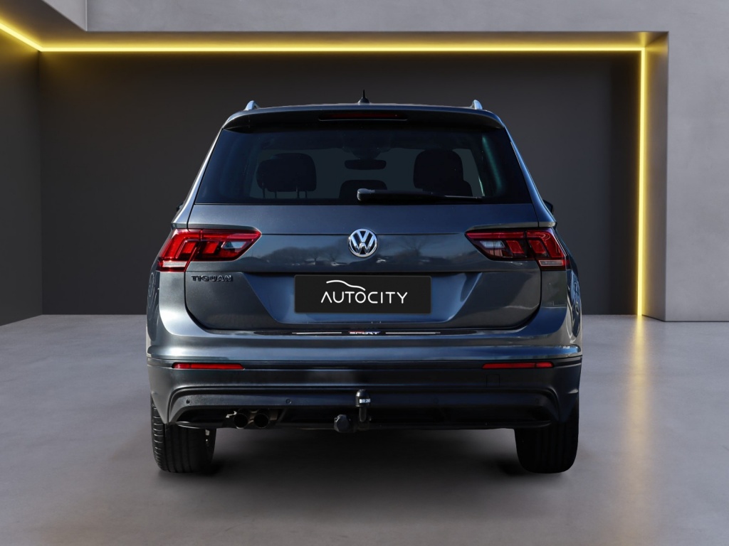 51853027-3.jpg