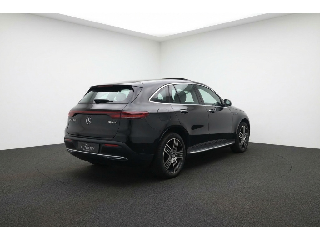52853228-2.jpg