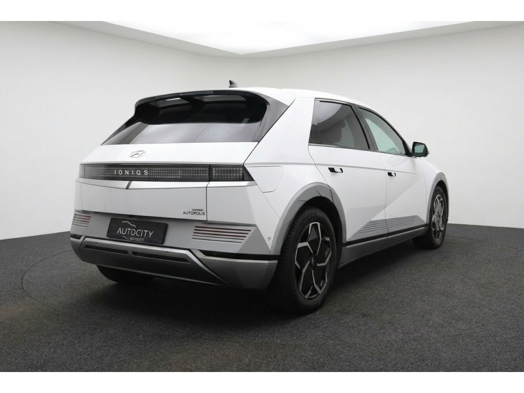 53355919-3.jpg