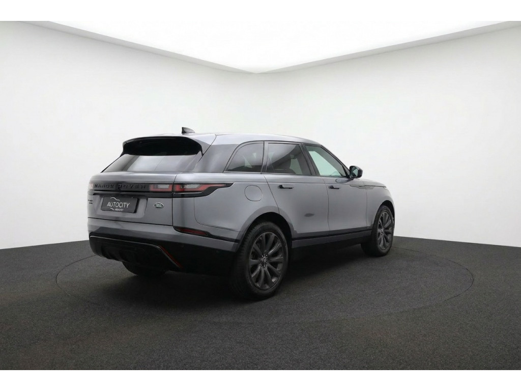 53667821-2.jpg