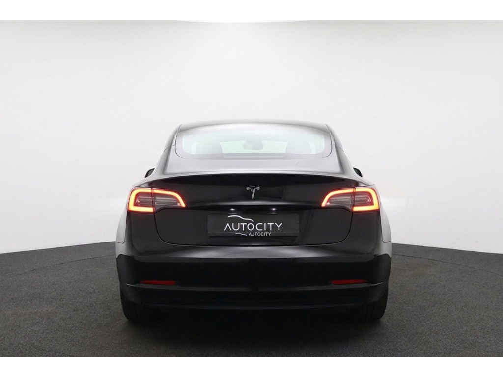 55518984-3.jpg