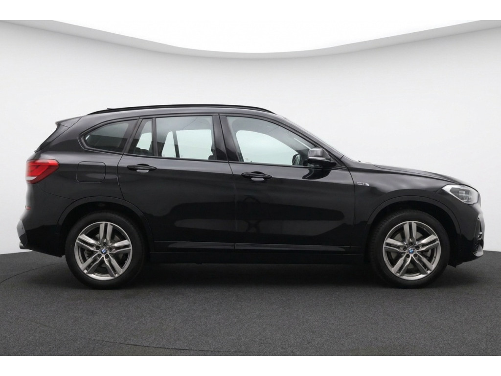 56209080-3.jpg