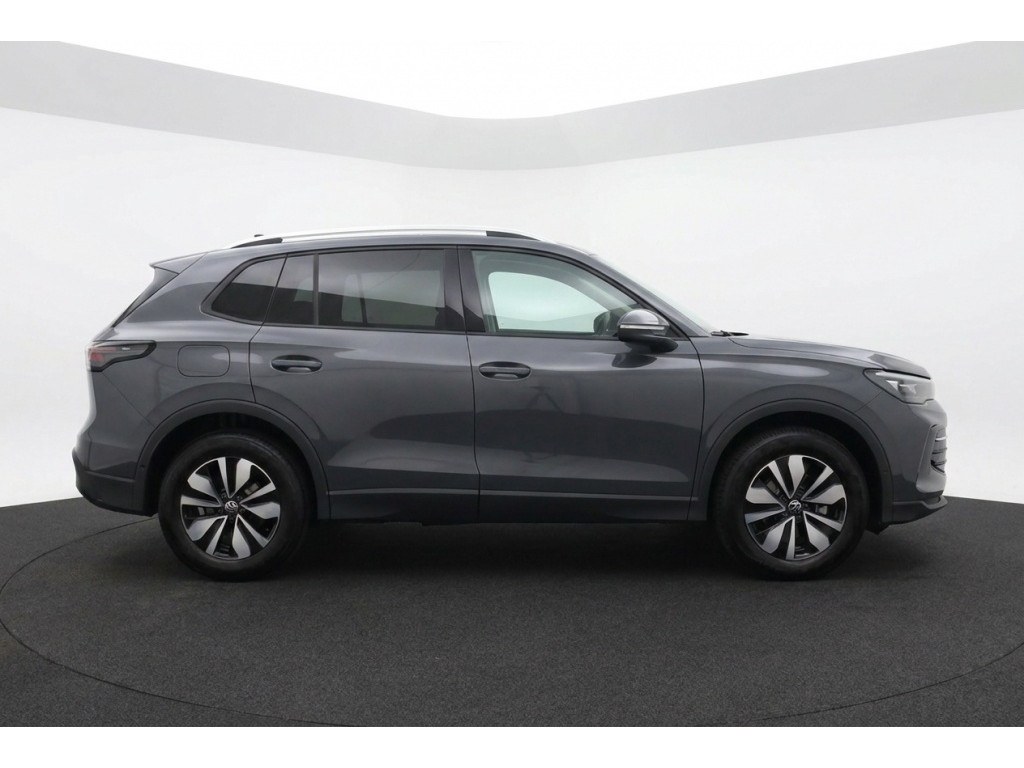 56389090-2.jpg