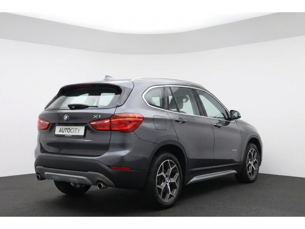 56456334-2.jpg