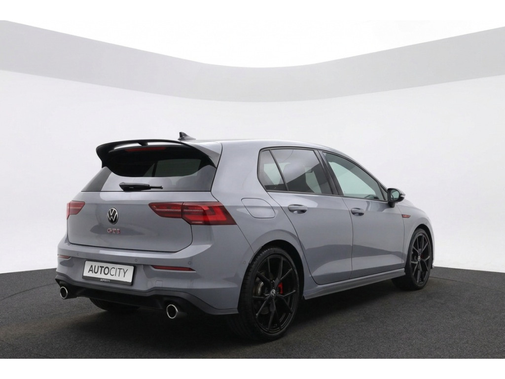 56654631-2.jpg