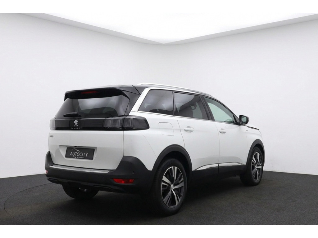 56654920-2.jpg