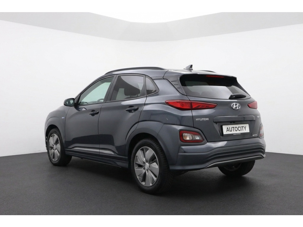 56771310-2.jpg