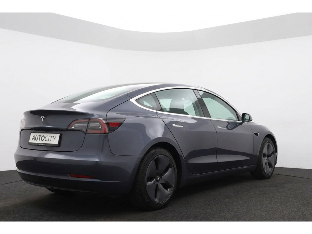 56812206-2.jpg