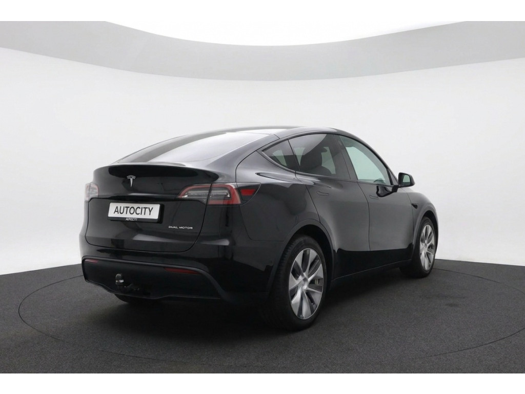 56837014-2.jpg