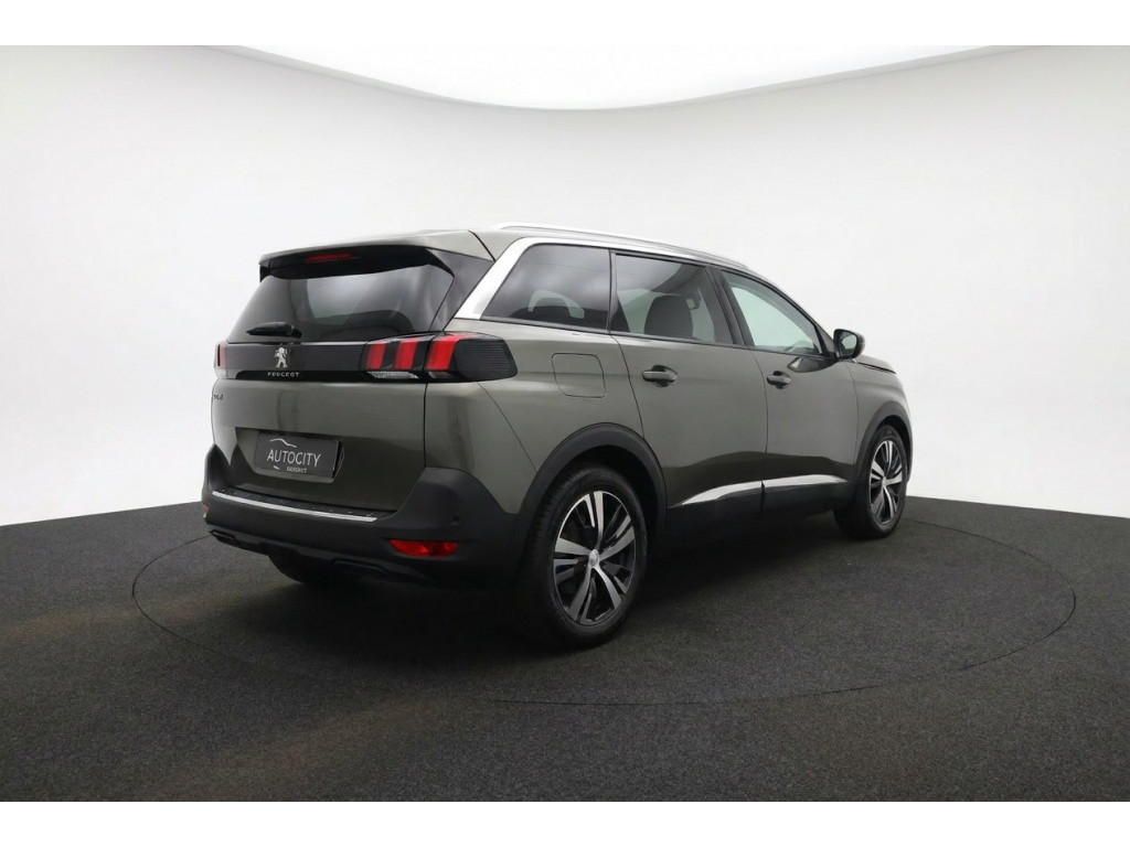 56881700-2.jpg