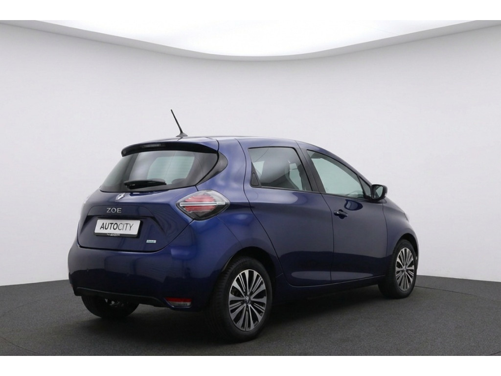 57107439-2.jpg